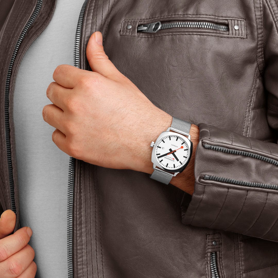 Cushion Automatic, 39mm, Stainless Steel Mesh - Image 3