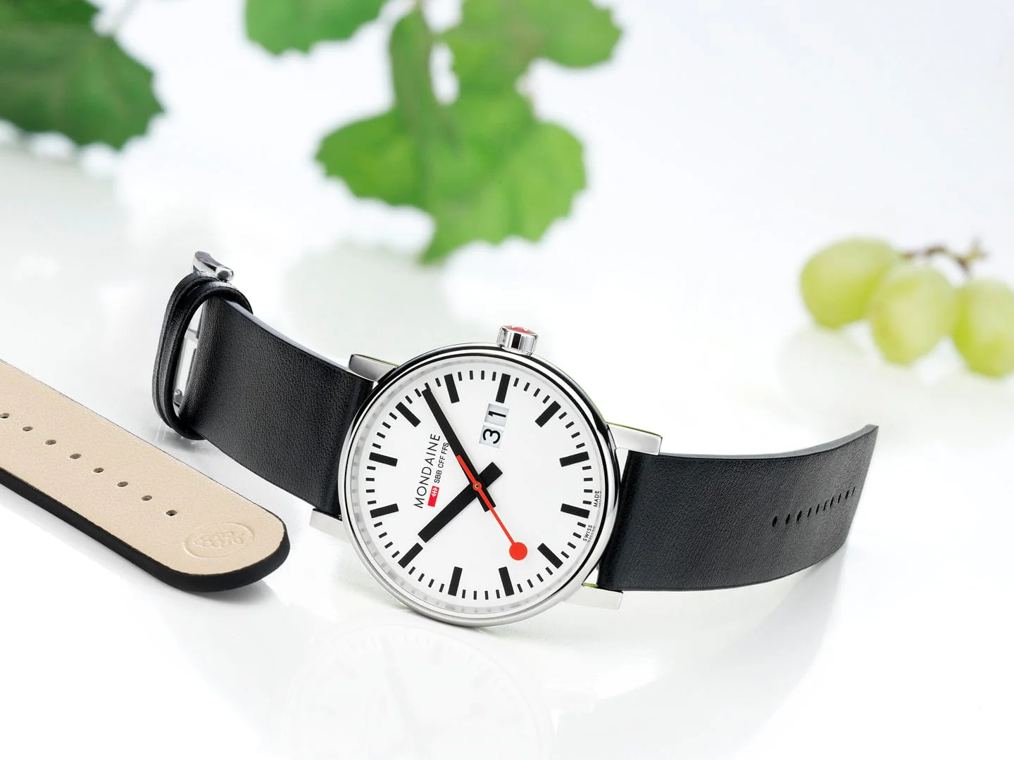 Evo2 Big Date, Polished Steel, 40 mm, Black Vegan Leather - Image 9